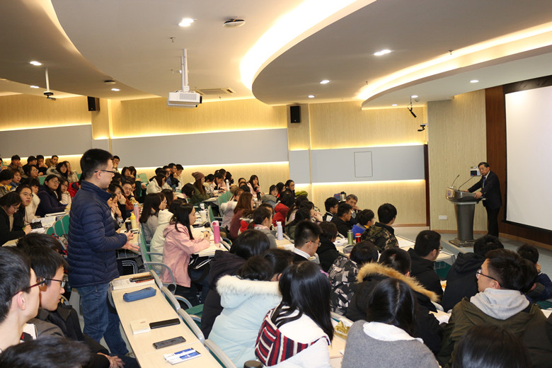 黄煌教授与同学互动交流_副本.jpg 黄煌教授与同学互动交流_副本.jpg